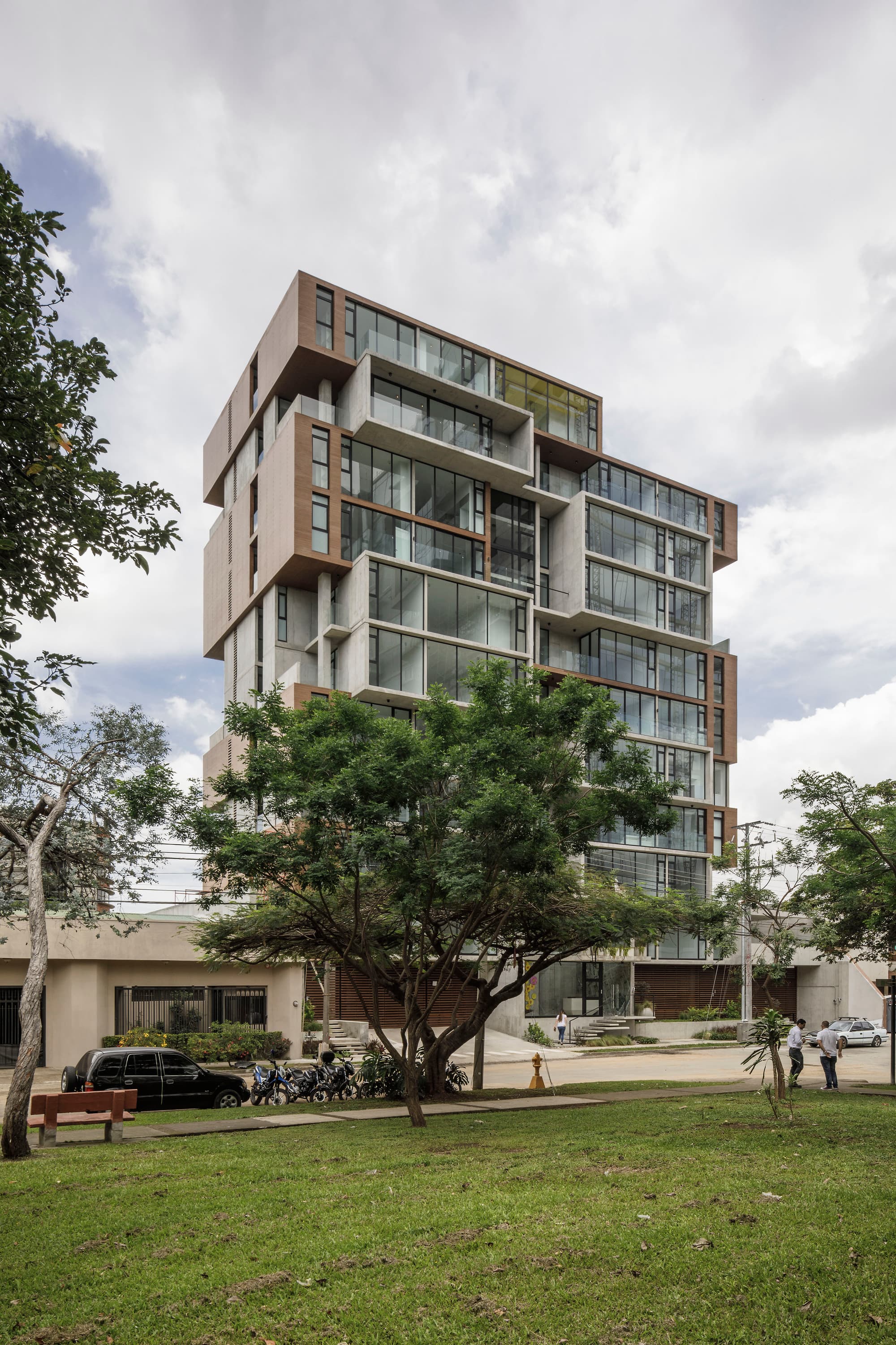 ตึกแถวริมถนนใหญ่